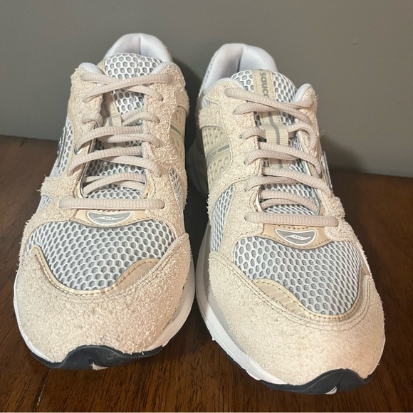 NORDSTROM X SAUCONY
PROGRID TRIUMPH 4 Men’s size 7.5. Beige suede and white. - Picture 4 of 15